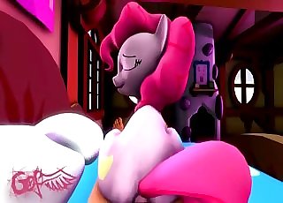 Amadora rabuda dando sesso de galopada na pistola do vizinho - My Little Horse jumps on my sausage